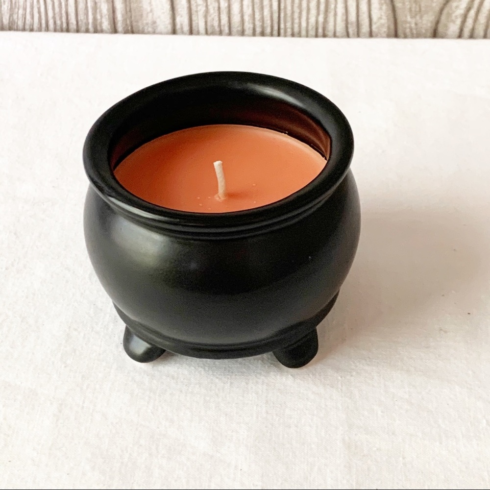 NWT🧙Hocus Pocus Black Cauldron Candle - Picture 2 of 9